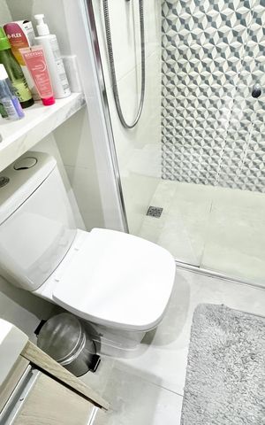 Apartamento à venda com 130m², 2 quartos e 2 vagas Apartamento à venda com 130m², 2 quartos e 2 vagasBanheiro da Suíte
