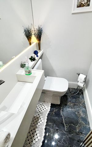 Apartamento à venda com 130m², 2 quartos e 2 vagas Apartamento à venda com 130m², 2 quartos e 2 vagasLavabo