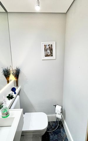 Apartamento à venda com 130m², 2 quartos e 2 vagas Apartamento à venda com 130m², 2 quartos e 2 vagasLavabo