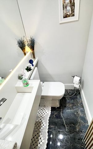 Apartamento à venda com 130m², 2 quartos e 2 vagas Apartamento à venda com 130m², 2 quartos e 2 vagasLavabo