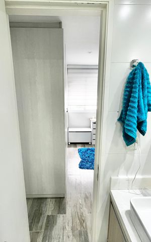 Apartamento à venda com 130m², 2 quartos e 2 vagas Apartamento à venda com 130m², 2 quartos e 2 vagasBanheiro da Suíte