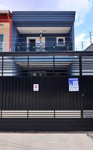 Casa à venda com 150m², 3 quartos e 4 vagasFachada 