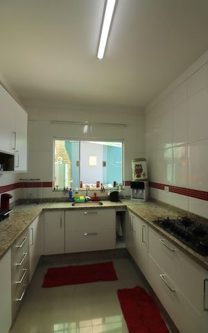 Casa à venda com 150m², 3 quartos e 4 vagasCozinha 