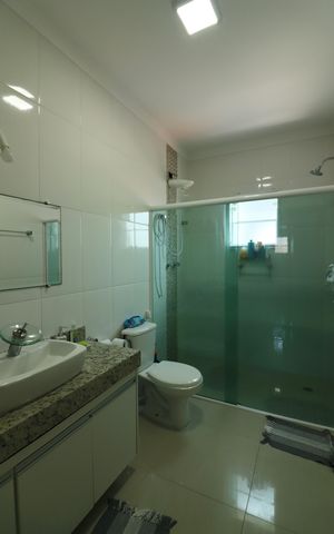 Casa à venda com 150m², 3 quartos e 4 vagasSuíte 1 Banheiro 