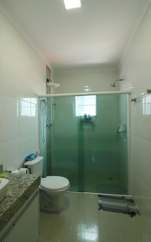 Casa à venda com 150m², 3 quartos e 4 vagasSuíte 1 Banheiro 