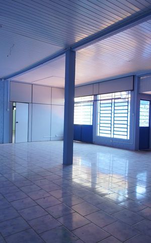 Casa à venda com 288m², 2 quartos e 5 vagasSalão 2