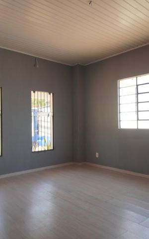 Casa à venda com 288m², 2 quartos e 5 vagasSala