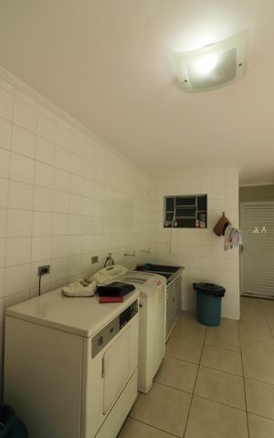 Casa à venda com 260m², 3 quartos e 2 vagasÁrea de Serviço