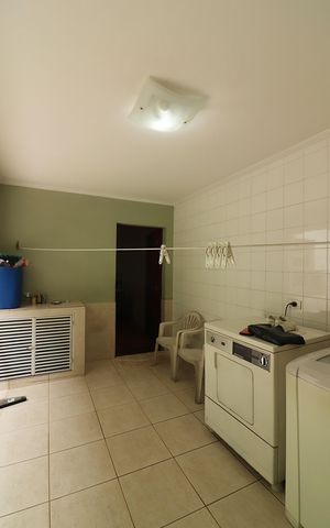 Casa à venda com 260m², 3 quartos e 2 vagasÁrea de Serviço