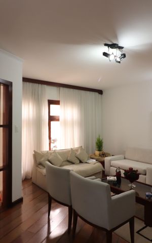 Casa à venda com 260m², 3 quartos e 2 vagasSala 