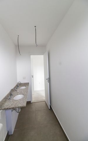 Apartamento à venda com 94m², 2 quartos e 2 vagas Apartamento à venda com 94m², 2 quartos e 2 vagasBanheiro da Suíte
