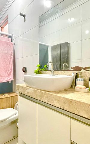 Casa à venda com 110m², 3 quartos e 1 vaga Casa à venda com 110m², 3 quartos e 1 vagaBanheiro Social