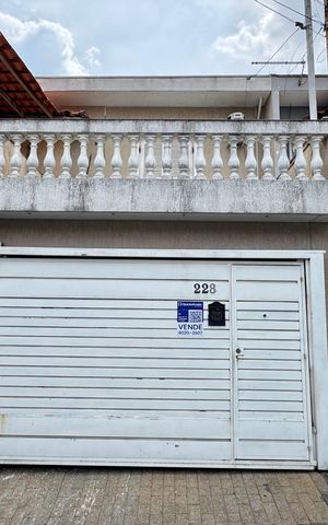 Casa à venda com 110m², 3 quartos e 1 vaga Casa à venda com 110m², 3 quartos e 1 vagaPlaca instalada na fachada do imóvel