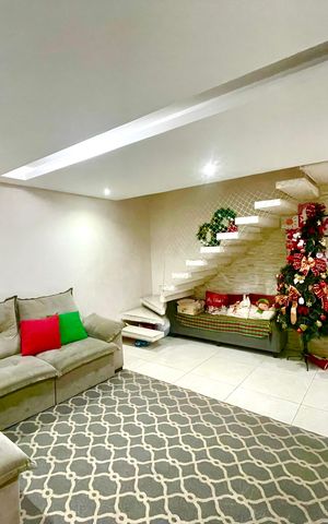Casa à venda com 110m², 3 quartos e 1 vaga Casa à venda com 110m², 3 quartos e 1 vagaSala