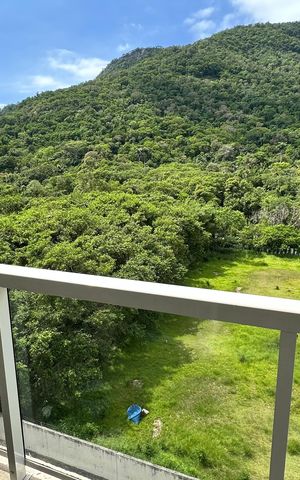 Apartamento à venda com 229m², 3 quartos e 2 vagas Apartamento à venda com 229m², 3 quartos e 2 vagasVaranda