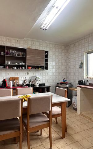 Casa à venda com 138m², 3 quartos e 2 vagas Casa à venda com 138m², 3 quartos e 2 vagasCozinha