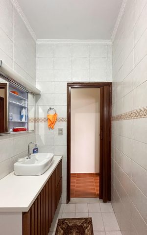 Casa à venda com 138m², 3 quartos e 2 vagas Casa à venda com 138m², 3 quartos e 2 vagasBanheiro Social
