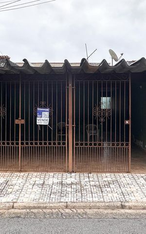 Casa à venda com 138m², 3 quartos e 2 vagas Casa à venda com 138m², 3 quartos e 2 vagasFachada