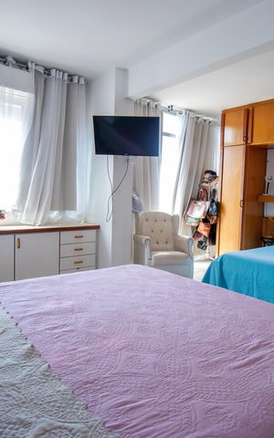Apartamento à venda com 240m², 3 quartos e 2 vagas Apartamento à venda com 240m², 3 quartos e 2 vagasSuíte