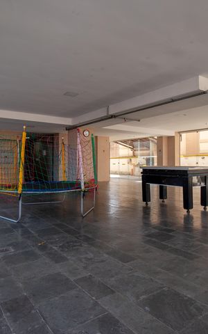Apartamento à venda com 240m², 3 quartos e 2 vagas Apartamento à venda com 240m², 3 quartos e 2 vagasÁrea comum - Playground