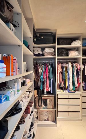 Apartamento à venda com 393m², 6 quartos e 4 vagas Apartamento à venda com 393m², 6 quartos e 4 vagasSuíte 2 - Closet