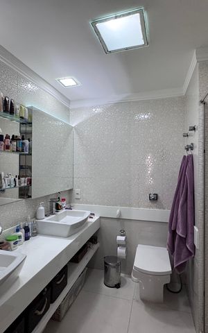 Apartamento à venda com 393m², 6 quartos e 4 vagas Apartamento à venda com 393m², 6 quartos e 4 vagasSuíte 2 - Banheiro