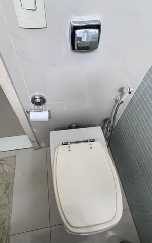 Apartamento à venda com 393m², 6 quartos e 4 vagas Apartamento à venda com 393m², 6 quartos e 4 vagasSuíte 1 - Banheiro