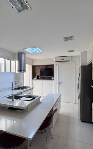 Apartamento à venda com 393m², 6 quartos e 4 vagas Apartamento à venda com 393m², 6 quartos e 4 vagasCozinha