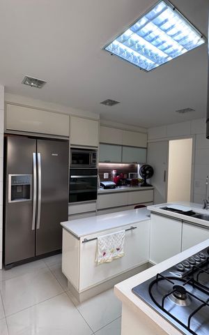 Apartamento à venda com 393m², 6 quartos e 4 vagas Apartamento à venda com 393m², 6 quartos e 4 vagasCozinha