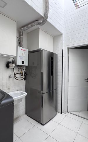 Apartamento à venda com 393m², 6 quartos e 4 vagas Apartamento à venda com 393m², 6 quartos e 4 vagasÁrea de Serviço