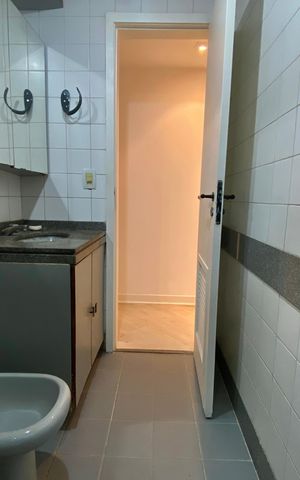Apartamento para alugar com 103m², 2 quartos e 1 vaga Apartamento para alugar com 103m², 2 quartos e 1 vagaBanheiro social