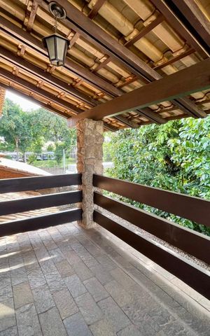 Casa à venda com 550m², 6 quartos e 8 vagas Casa à venda com 550m², 6 quartos e 8 vagasvaranda