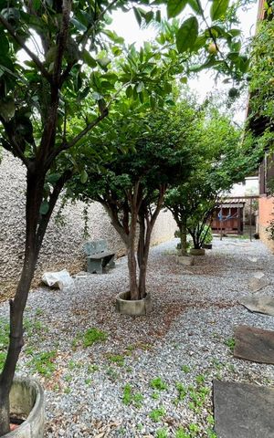 Casa à venda com 550m², 6 quartos e 8 vagas Casa à venda com 550m², 6 quartos e 8 vagasquintal