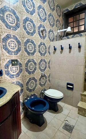 Casa à venda com 550m², 6 quartos e 8 vagas Casa à venda com 550m², 6 quartos e 8 vagasbanheiro