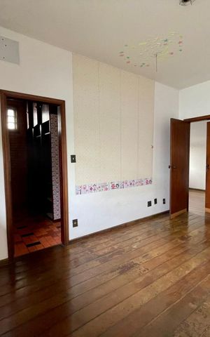 Casa à venda com 550m², 6 quartos e 8 vagas Casa à venda com 550m², 6 quartos e 8 vagascopa