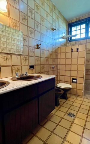 Casa à venda com 550m², 6 quartos e 8 vagas Casa à venda com 550m², 6 quartos e 8 vagasbanheiro 3