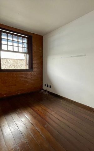 Casa à venda com 550m², 6 quartos e 8 vagas Casa à venda com 550m², 6 quartos e 8 vagasquarto 1