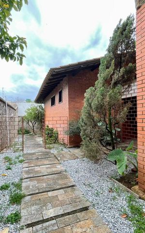 Casa à venda com 550m², 6 quartos e 8 vagas Casa à venda com 550m², 6 quartos e 8 vagasJardim