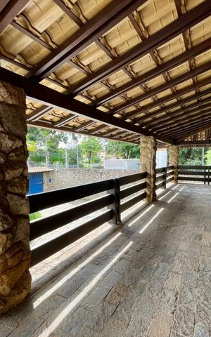 Casa à venda com 550m², 6 quartos e 8 vagas Casa à venda com 550m², 6 quartos e 8 vagasvaranda