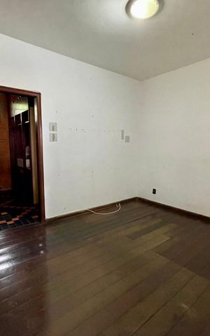 Casa à venda com 550m², 6 quartos e 8 vagas Casa à venda com 550m², 6 quartos e 8 vagasquarto 6