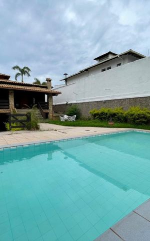 Casa à venda com 550m², 6 quartos e 8 vagas Casa à venda com 550m², 6 quartos e 8 vagasPiscina