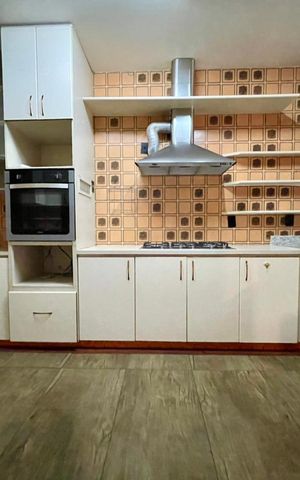 Casa à venda com 550m², 6 quartos e 8 vagas Casa à venda com 550m², 6 quartos e 8 vagasCozinha