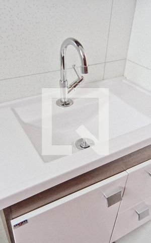 Apartamento para alugar com 65m², 2 quartos e sem vagaBanheiro
