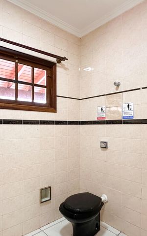 Casa à venda com 216m², 3 quartos e 3 vagasBanheiro Social
