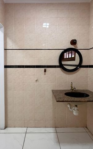 Casa à venda com 216m², 3 quartos e 3 vagasBanheiro Social