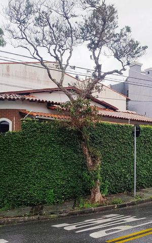 Casa à venda com 216m², 3 quartos e 3 vagasFachada
