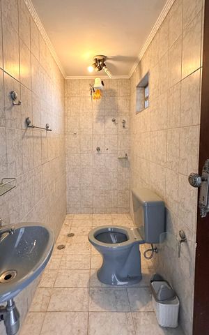 Casa à venda com 216m², 3 quartos e 3 vagasBanheiro de serviço
