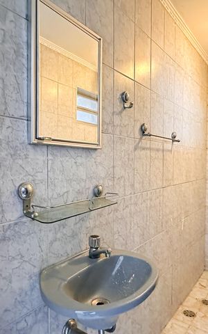 Casa à venda com 216m², 3 quartos e 3 vagasBanheiro de serviço