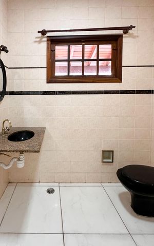 Casa à venda com 216m², 3 quartos e 3 vagasBanheiro Social