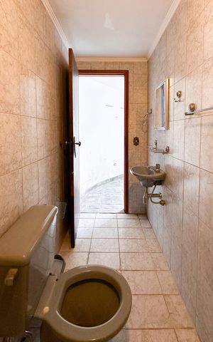 Casa à venda com 216m², 3 quartos e 3 vagasBanheiro de serviço